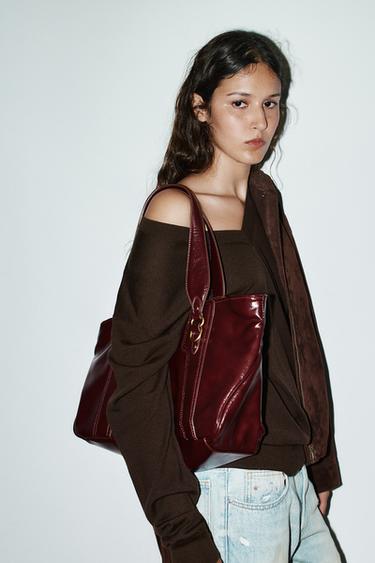 SAC PORTÉ ÉPAULE DÉTAILS MÉTALLIQUES - Bordeaux de Zara - Image 1