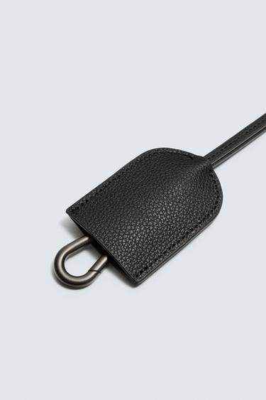 PORTE-CLÉS AVEC PENDENTIF EN CUIR - Noir de Zara