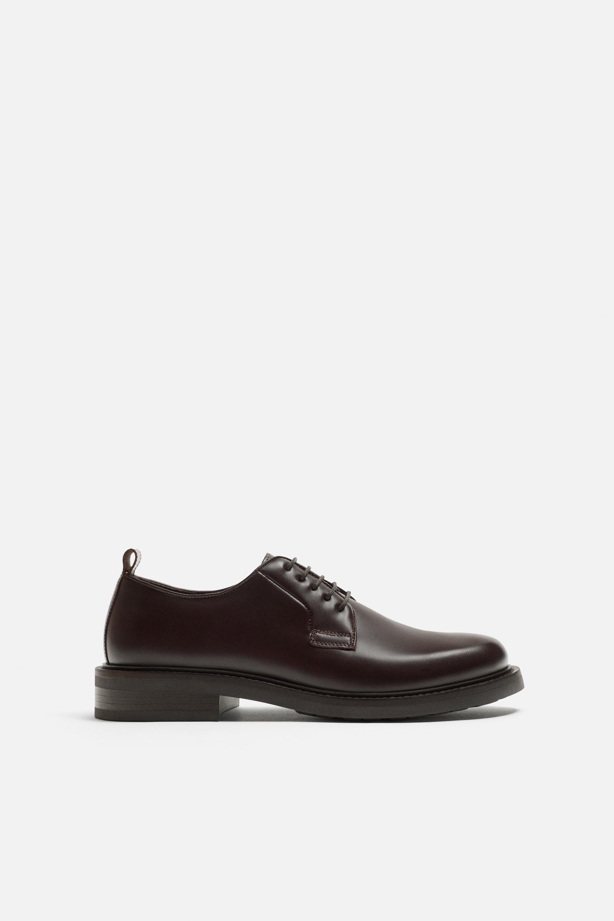 CHAUSSURES EN CUIR HABILLÉES