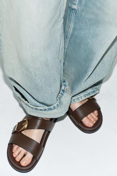 SANDALES À BOUCLE - Marron de Zara