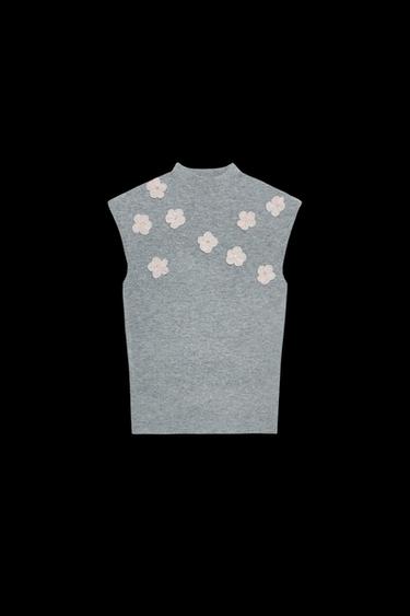 TOP FLORES RELIEVE JOYAS - Gris de Zara - Imagen 0