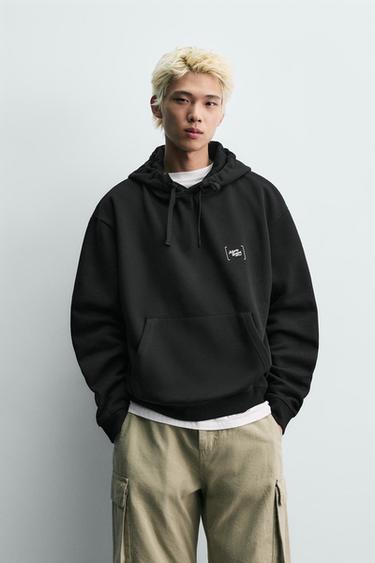 SUDADERA CAPUCHA ESTAMPADOS - Negro de Zara