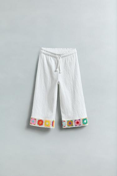 PANTALON RUSTIQUE FLEURS EN MAILLE CROCHET - Blanc cassé de Zara - Image 4