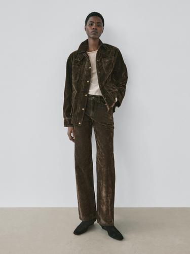 Jean straight taille basse effet velours - Kaki de Zara