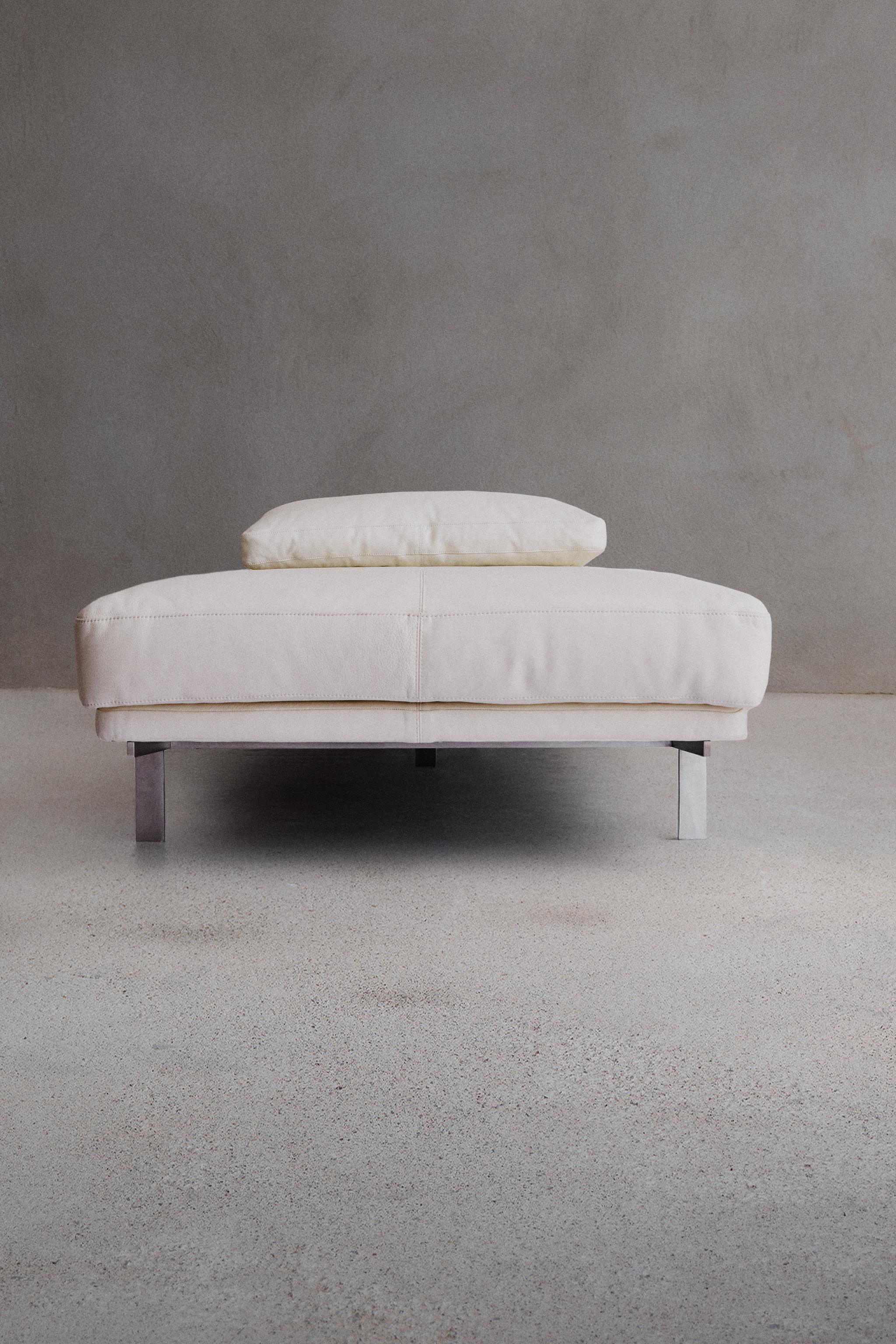 DAYBED 02