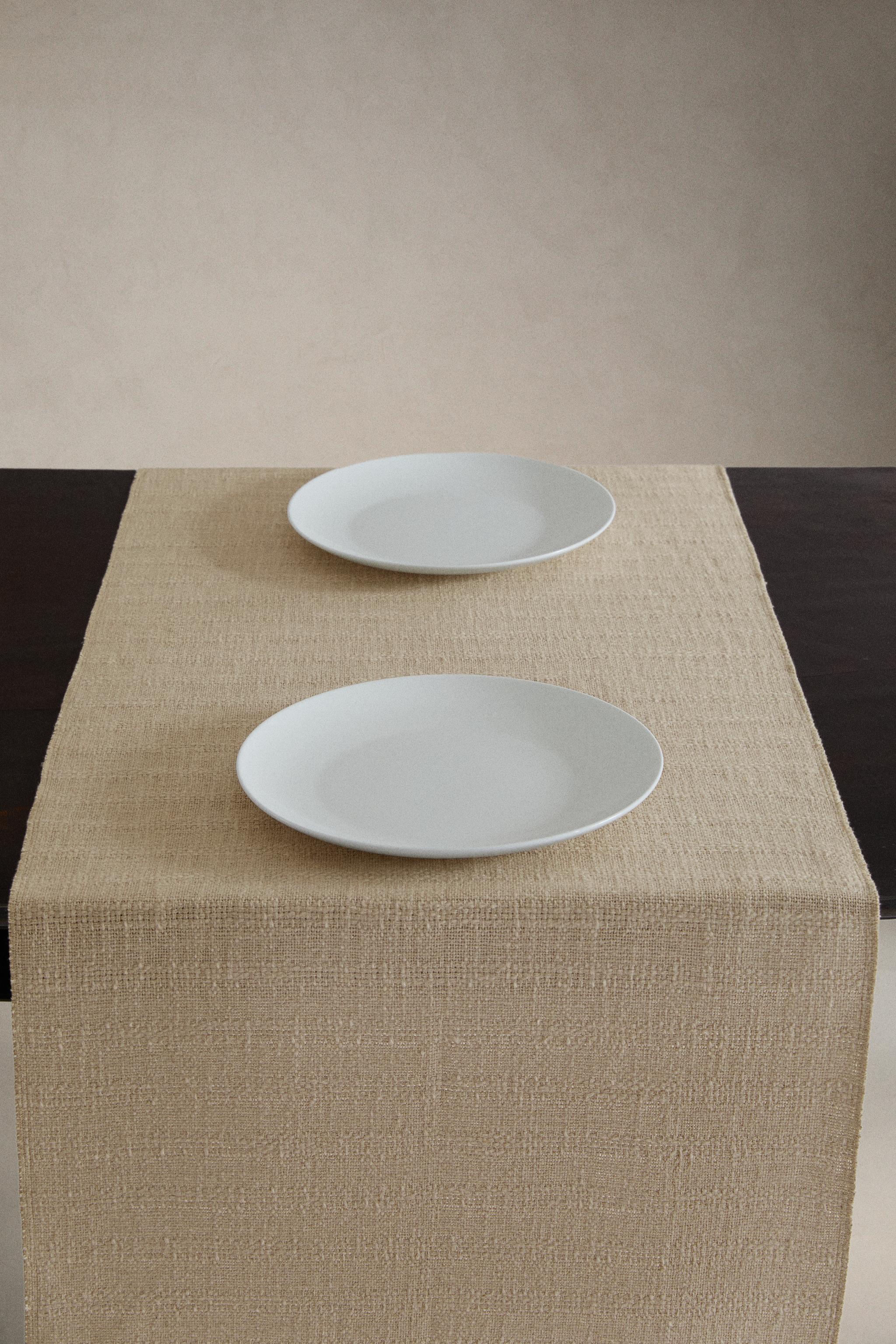 TEXTURED LINEN TABLE RUNNER — Light beige