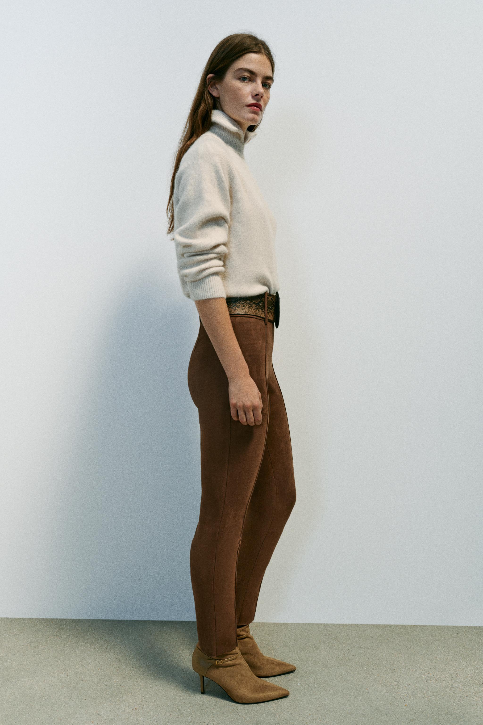 SUEDE-EFFECT BELTED LEGGINGS