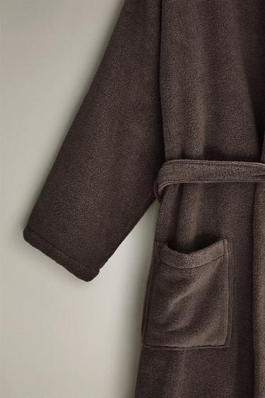 EXTRA SOFT HOODED BATHROBE (380 GXM²) - Dark brown by Zara