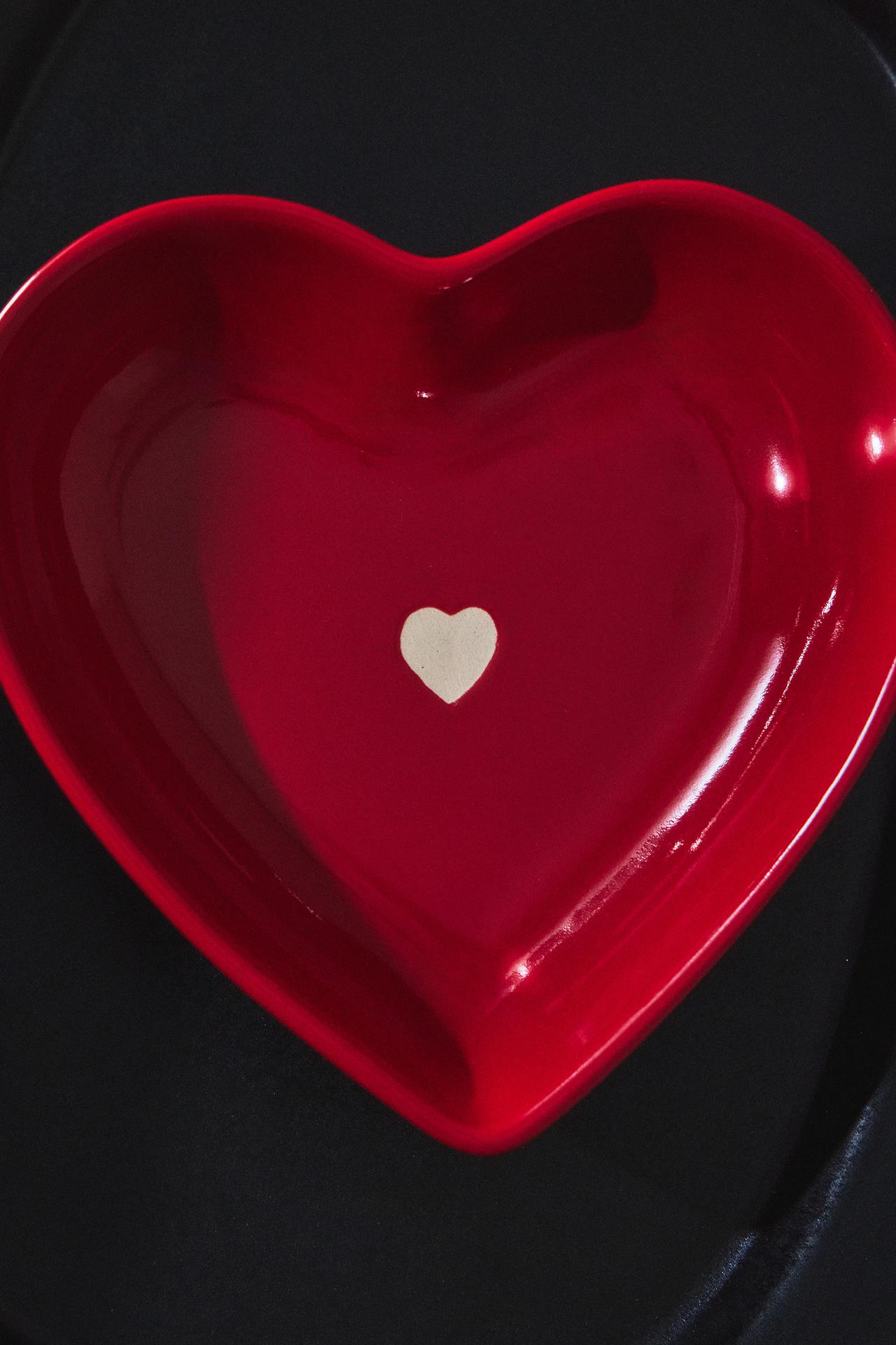 CHRISTMAS CERAMIC HEART BOWL — Red