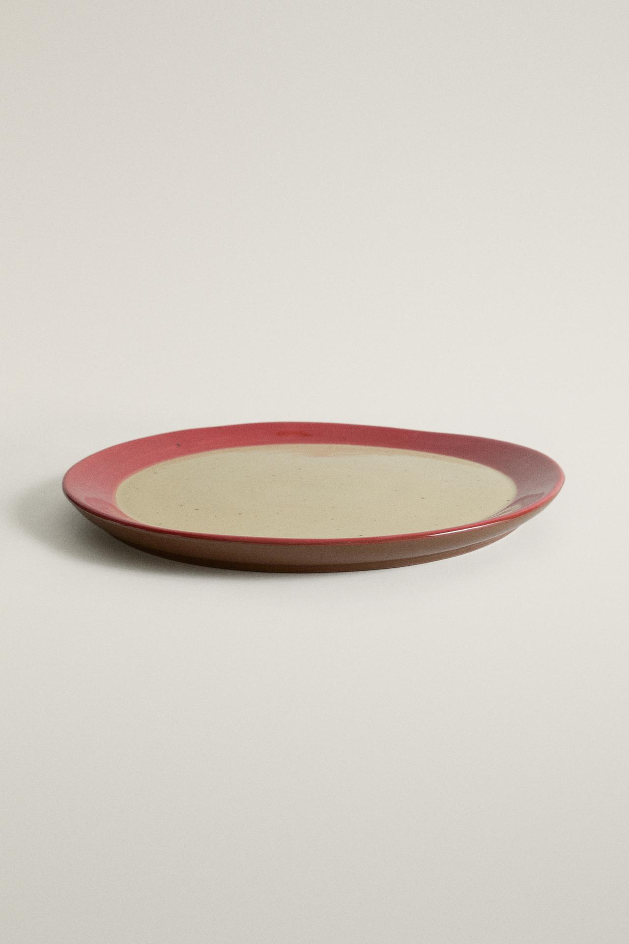 STONEWARE DINNER PLATE WITH CONTRAST RIM — Red