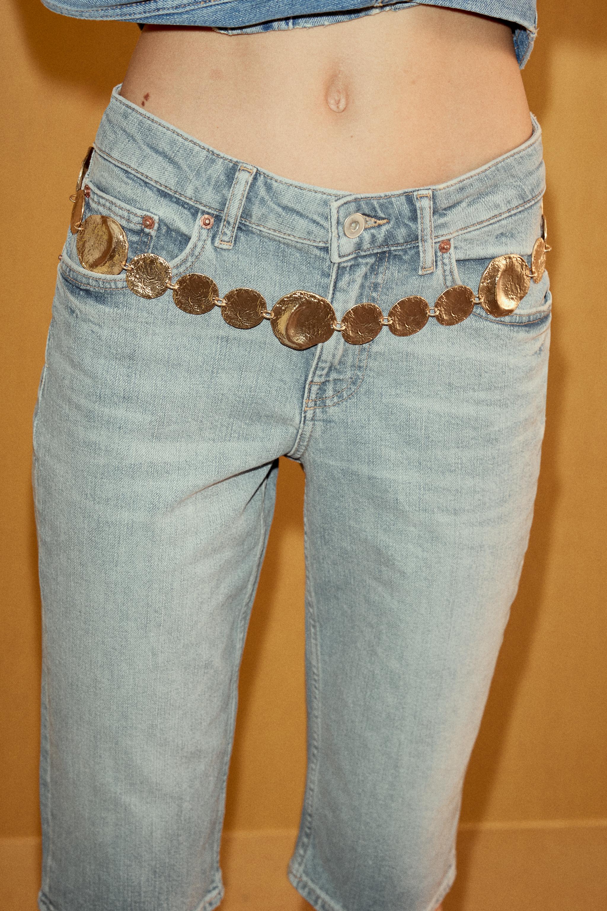 CEINTURE À MÉDAILLES MÉTALLIQUES