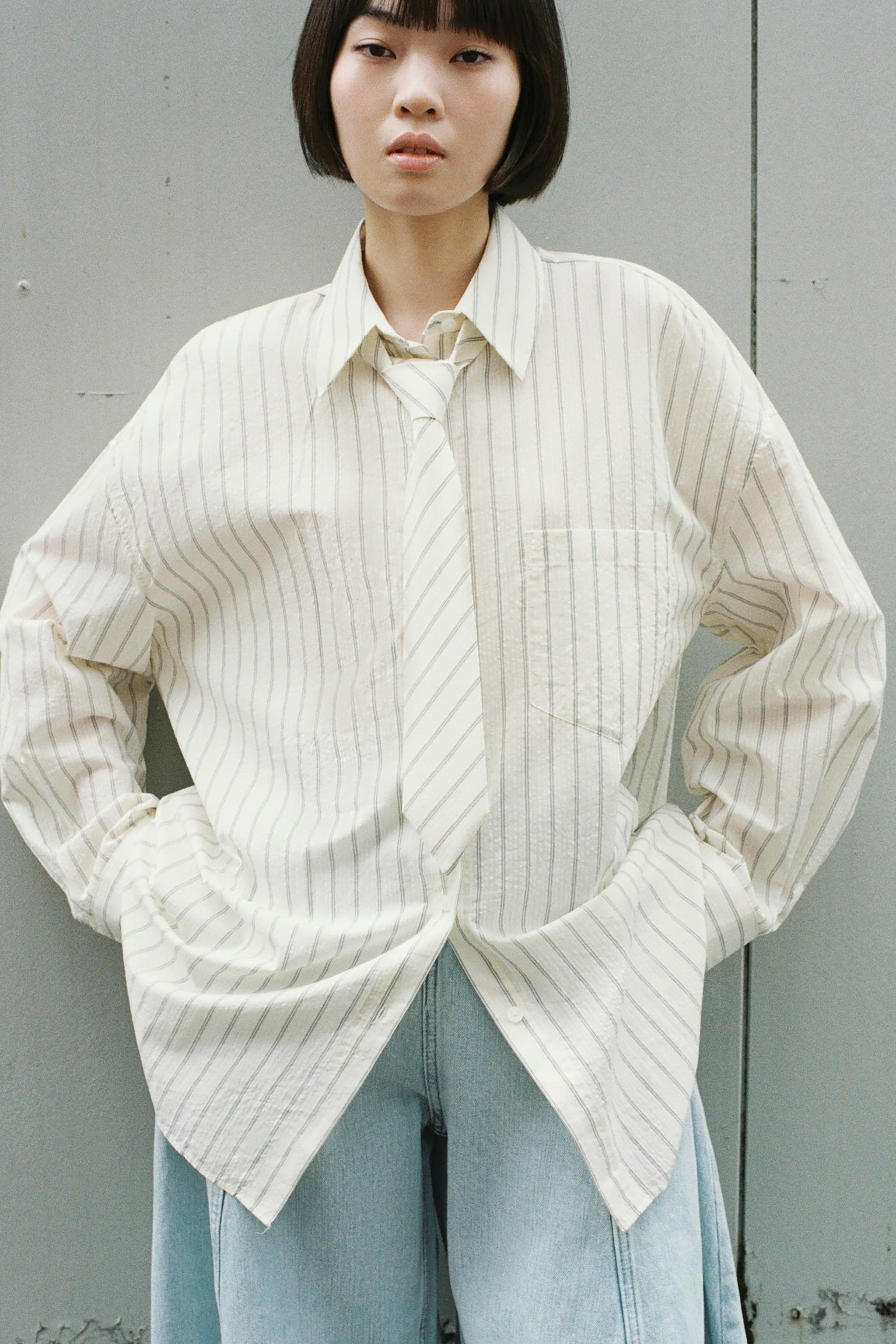 オーバーサイズシャツ、ネクタイ付き - ホワイト/ グレー | ZARA