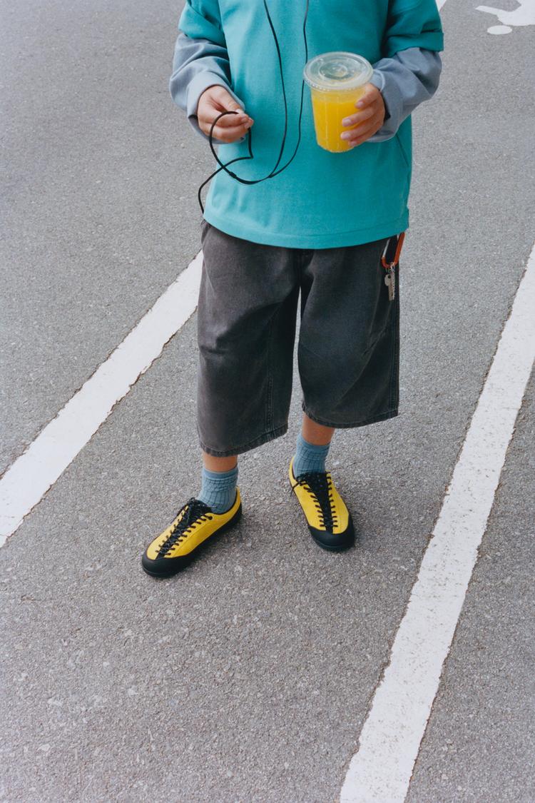 Zapatilla deportiva contraste