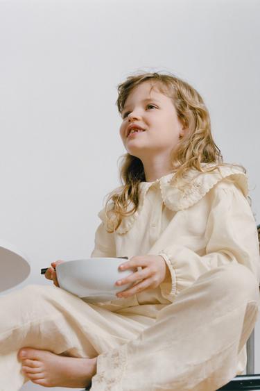 6-14 سنة/ بيجامة ورد مطرز - خَام by Zara