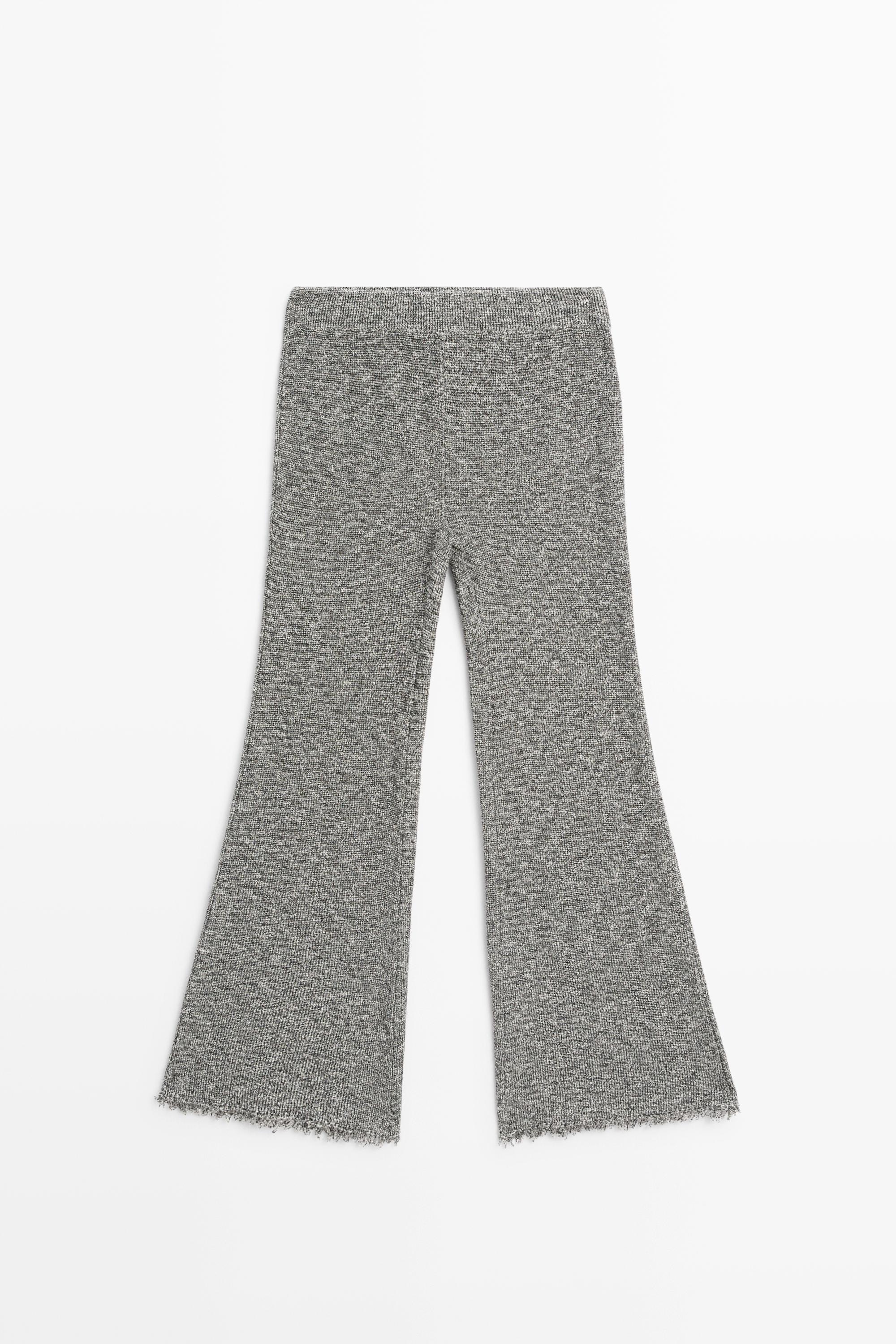 Flowing speckled pants for a total look