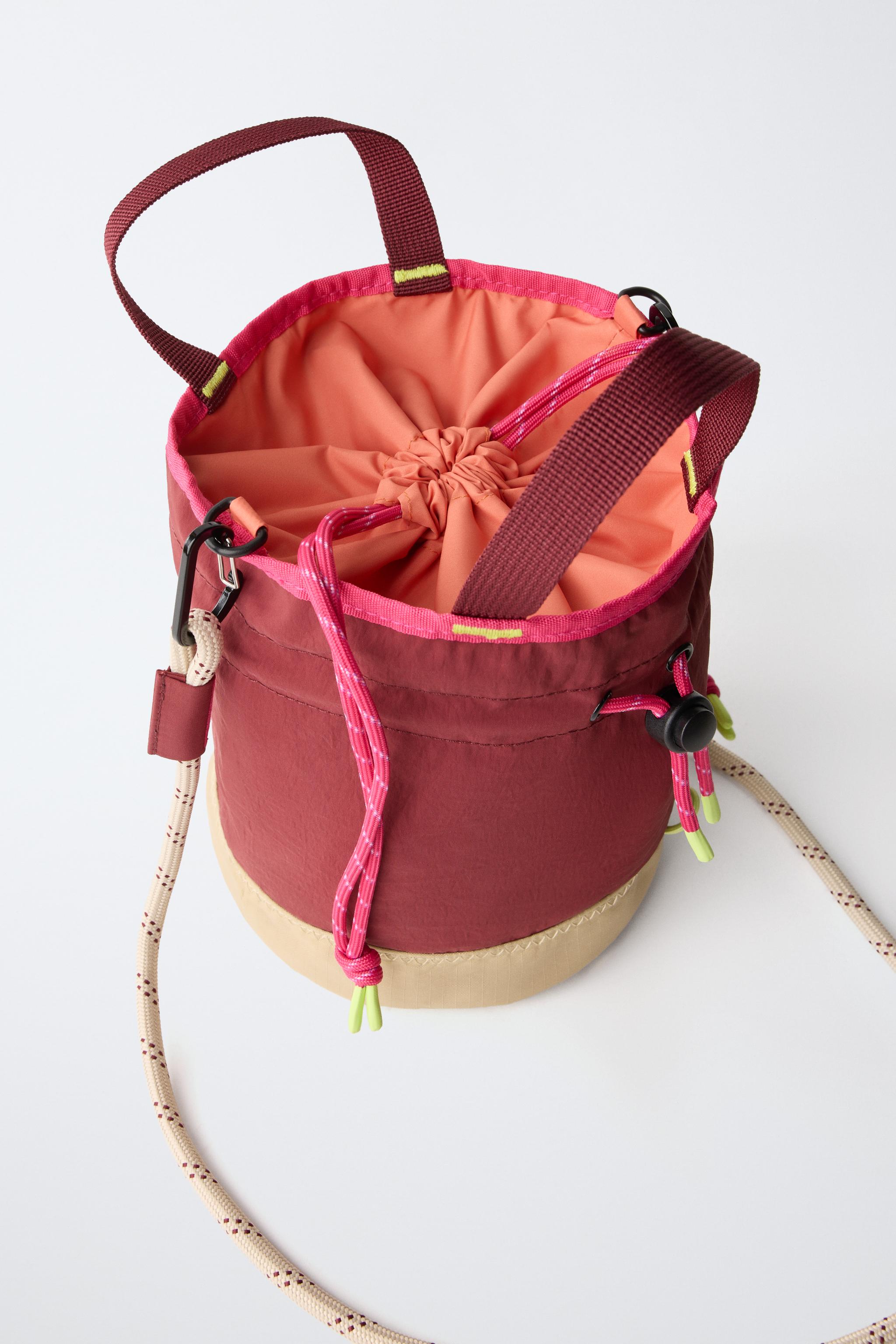 MULTICOLOR TECHNICAL BUCKET BAG