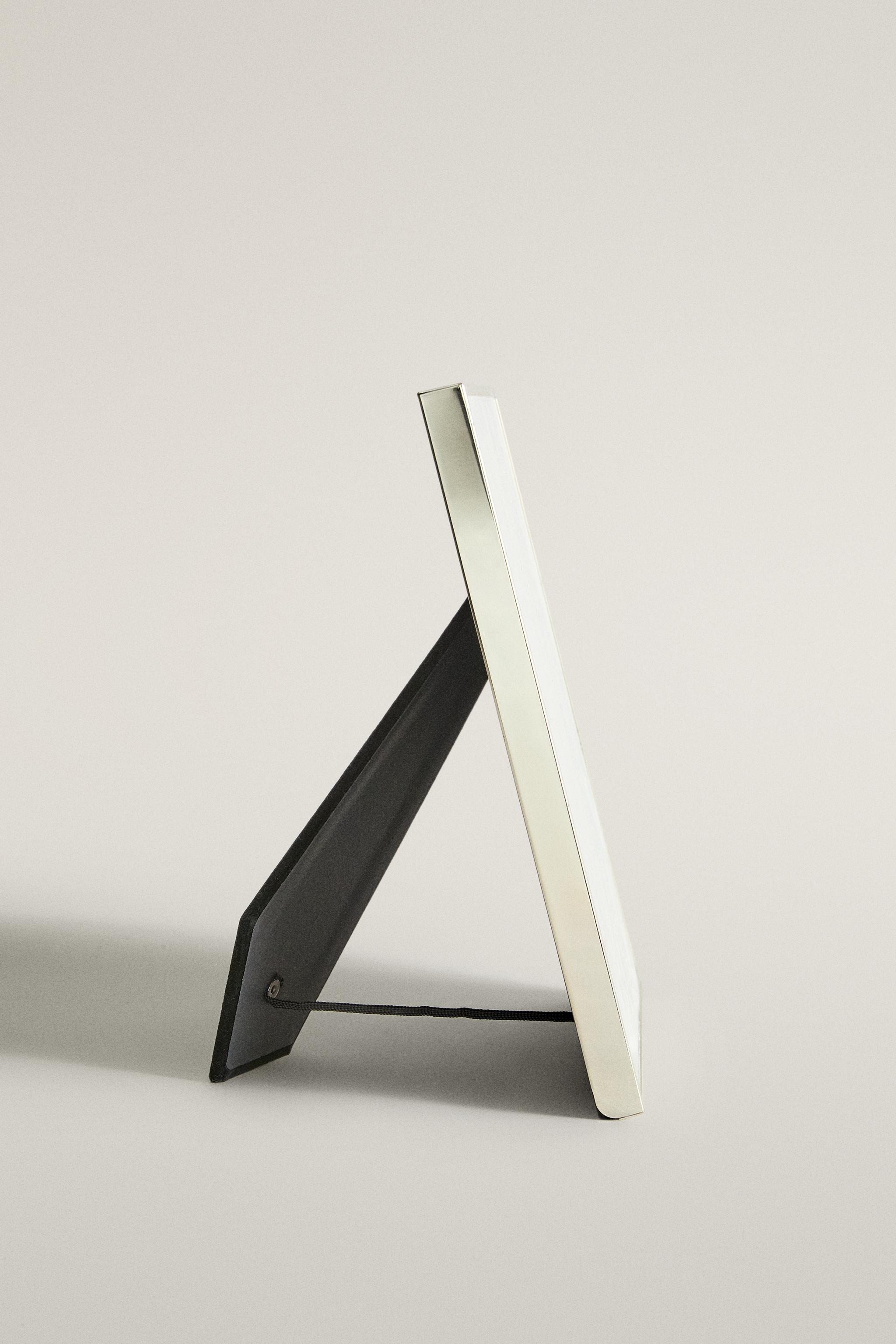 METAL PICTURE FRAME WITH STEPPED MAT