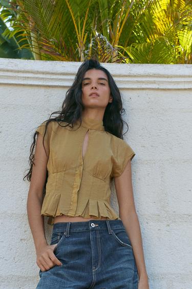 TOP WITH OPENING AND TIE - Caramel by Zara