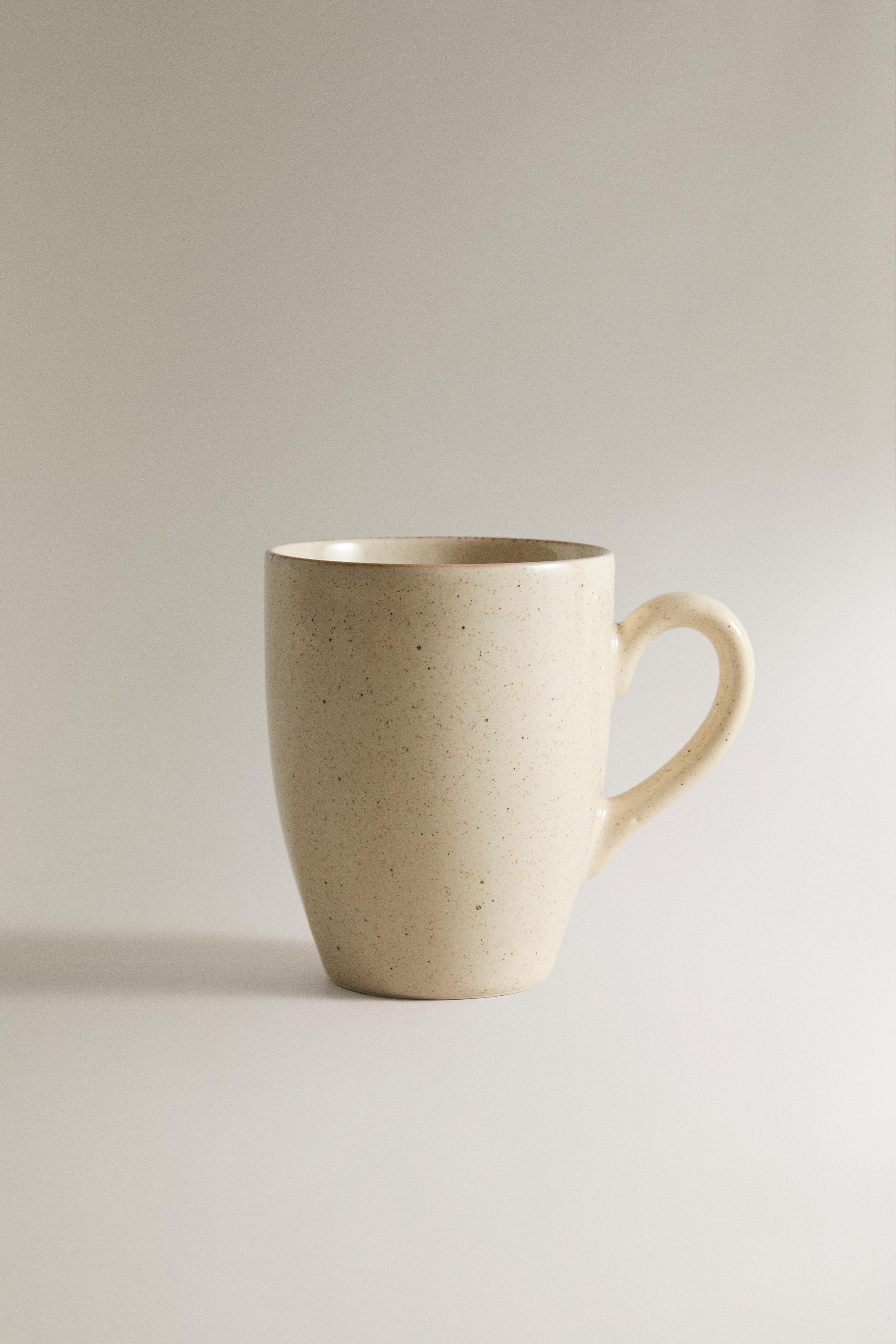 STONEWARE MUG WITH DISTRESSED RIM