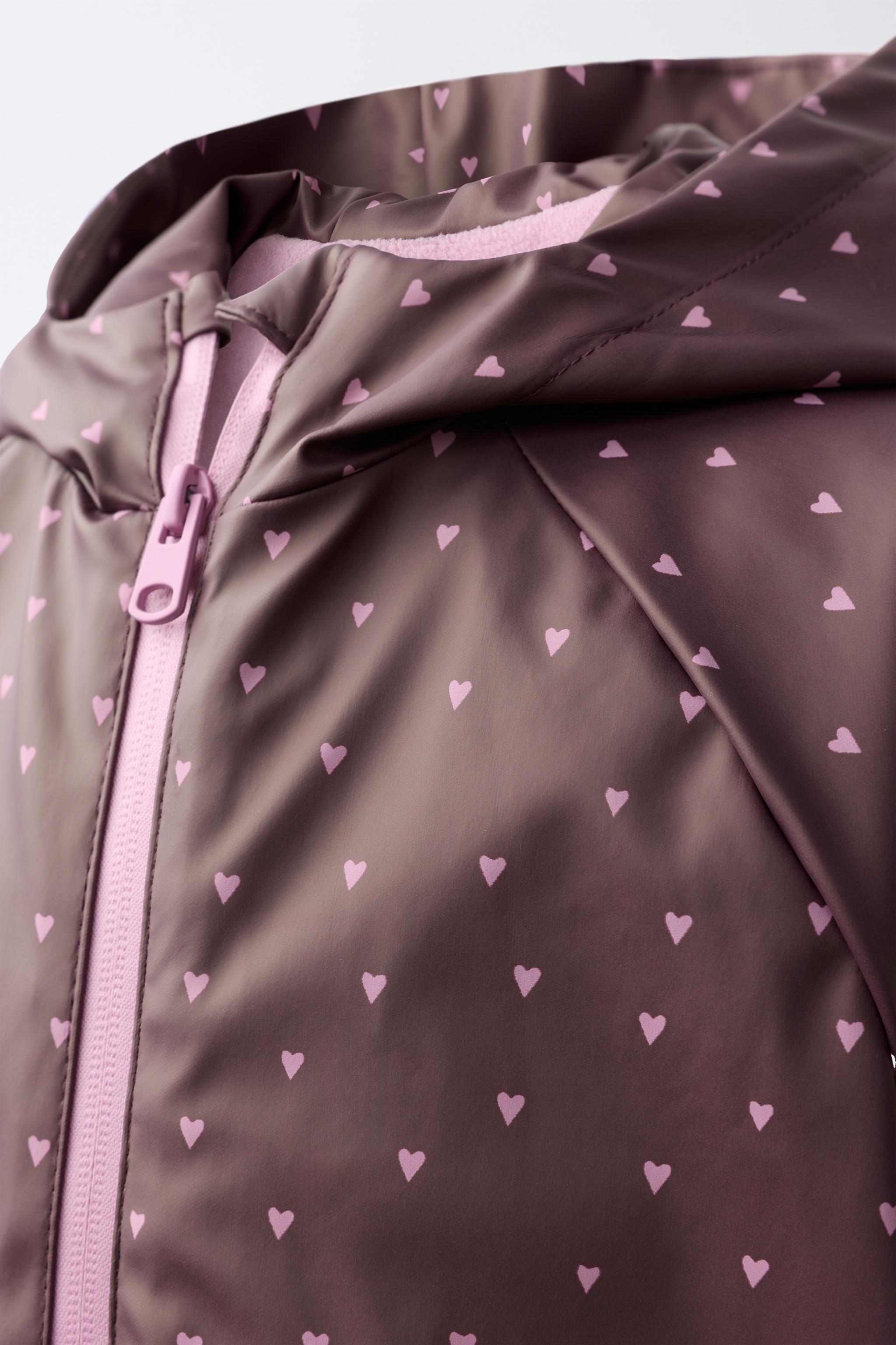 Детские куртки Zara WATER-RESISTANT HEART PRINT RUBBERIZED RAINCOAT — фото 5