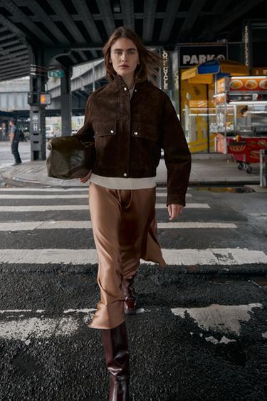 FALDA MIDI SATINADA - Camel medio de Zara - Imagen 0