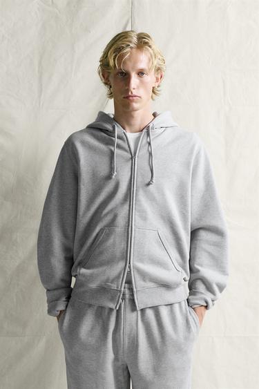 DESSUADORA REGULAR FIT AMB CAPUTXA I CREMALLERA - Gris vigoureux de Zara