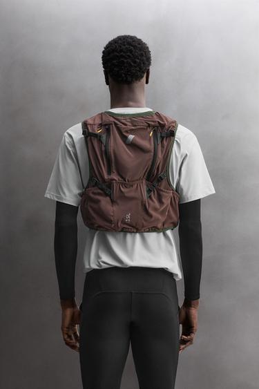 GILET SPORTIF 15L - Bordeaux de Zara - Image 1