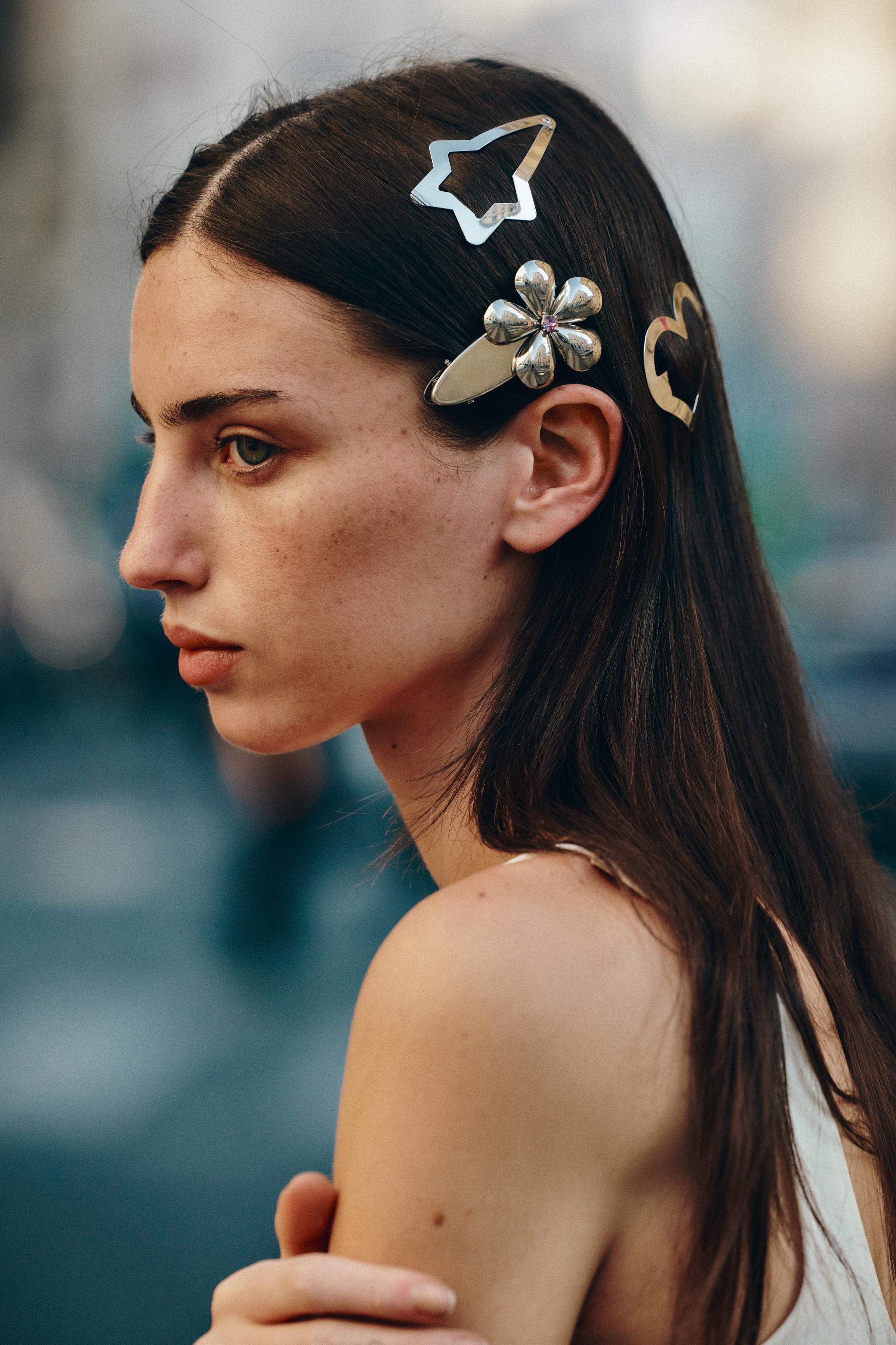 PACK OF 4 FLOWER AND HEART METAL HAIR CLIPS