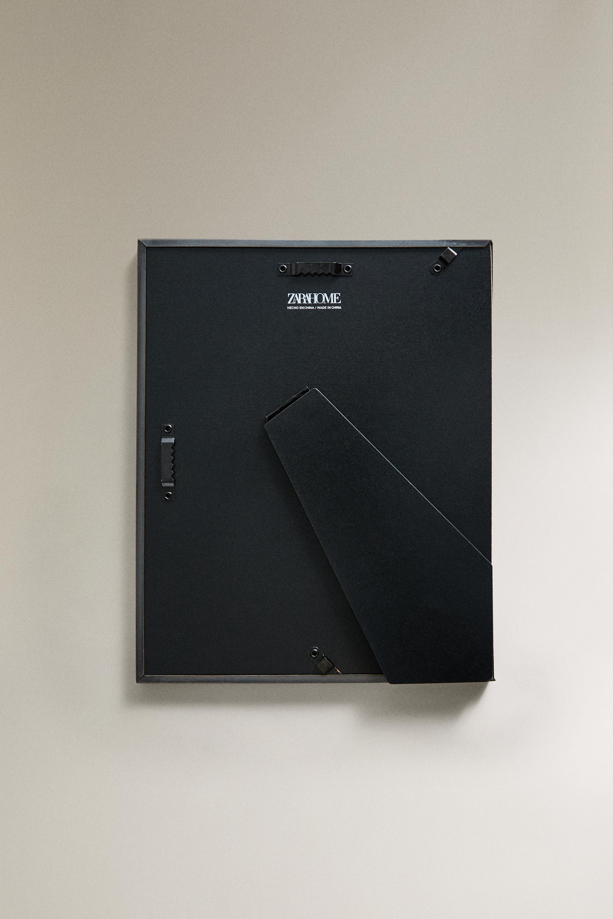 BLACK METAL PHOTO FRAME