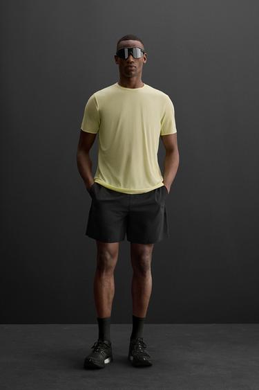 SHORTS PERFORADO ENTRENAMIENTO - Negro de Zara - Imagen 0