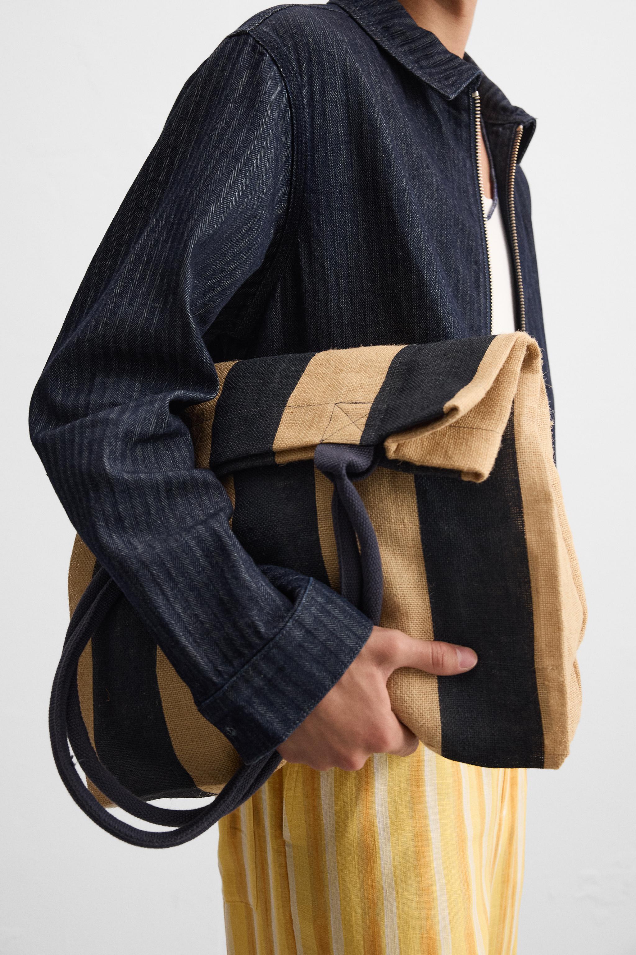 ZARA｜ストライプ柄ショッパーバッグ ポーチ付きで収納便利 国内発【ZARA】スタッズ付きブラッククロスボディバッグ (ZARA