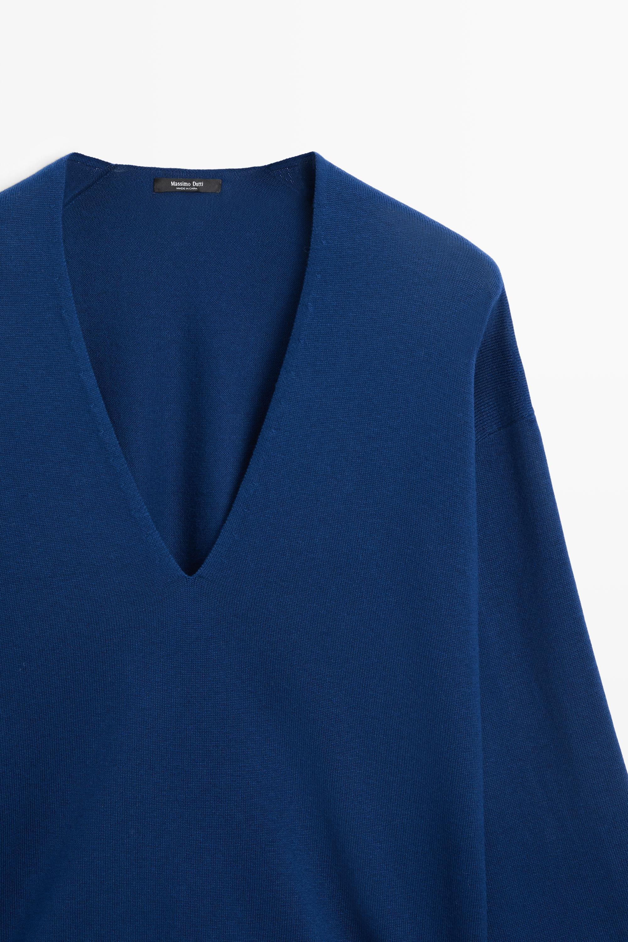 Pull rayé en maille col V