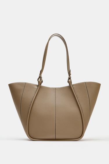 BOLSA TOTE CON DETALLE DE CORREA