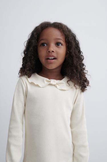 T-SHIRT CÔTELÉ COL CLAUDINE - Écru de Zara