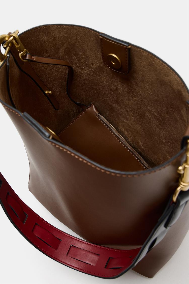 BOLSO BALDE CON DETALLE DE ASA 8