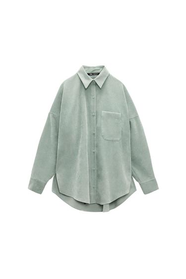 Mint green, long-sleeved shirt with a breast pocket and button fastening. Relaxed fit and classic collar.