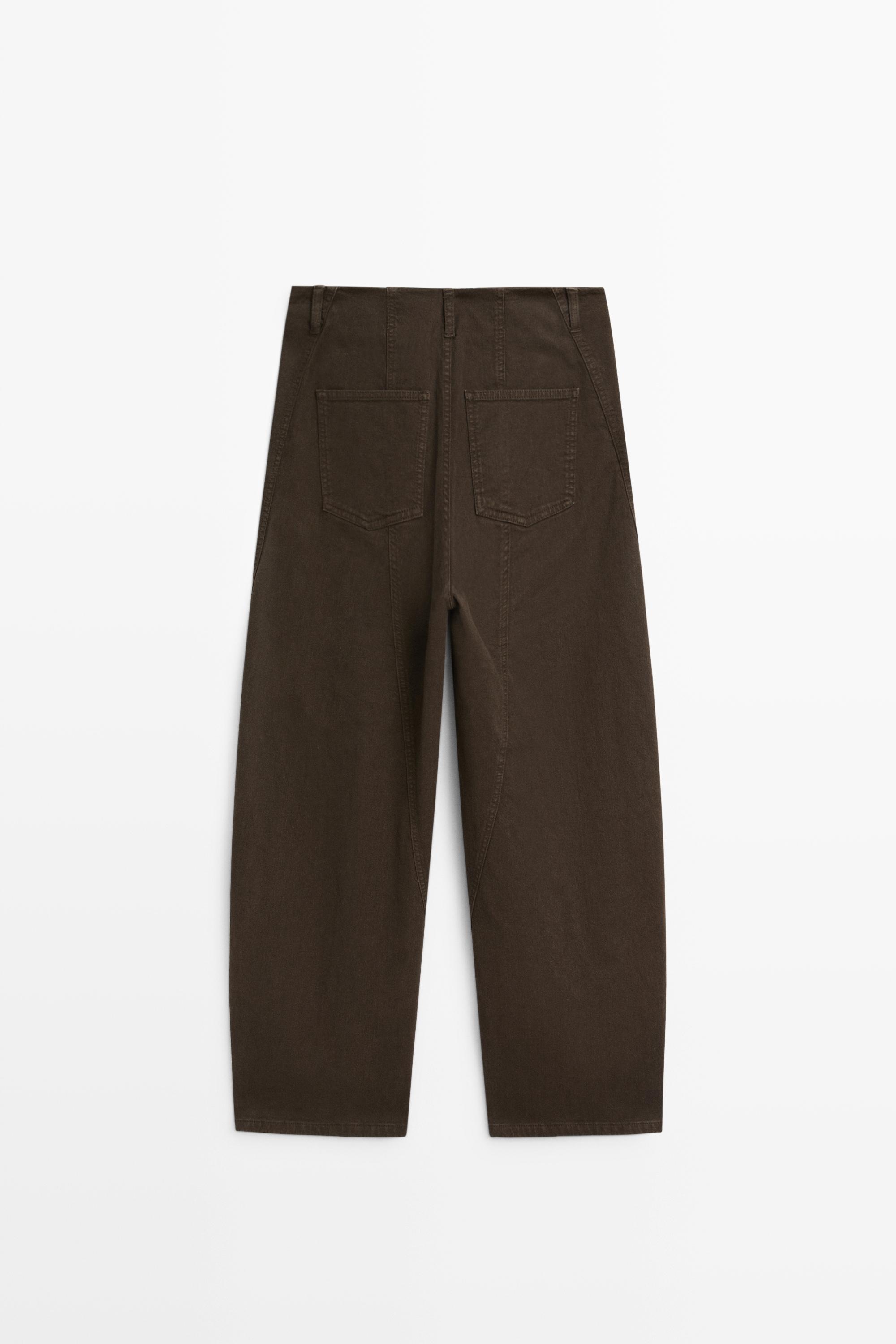 Pants carrot fit seam details