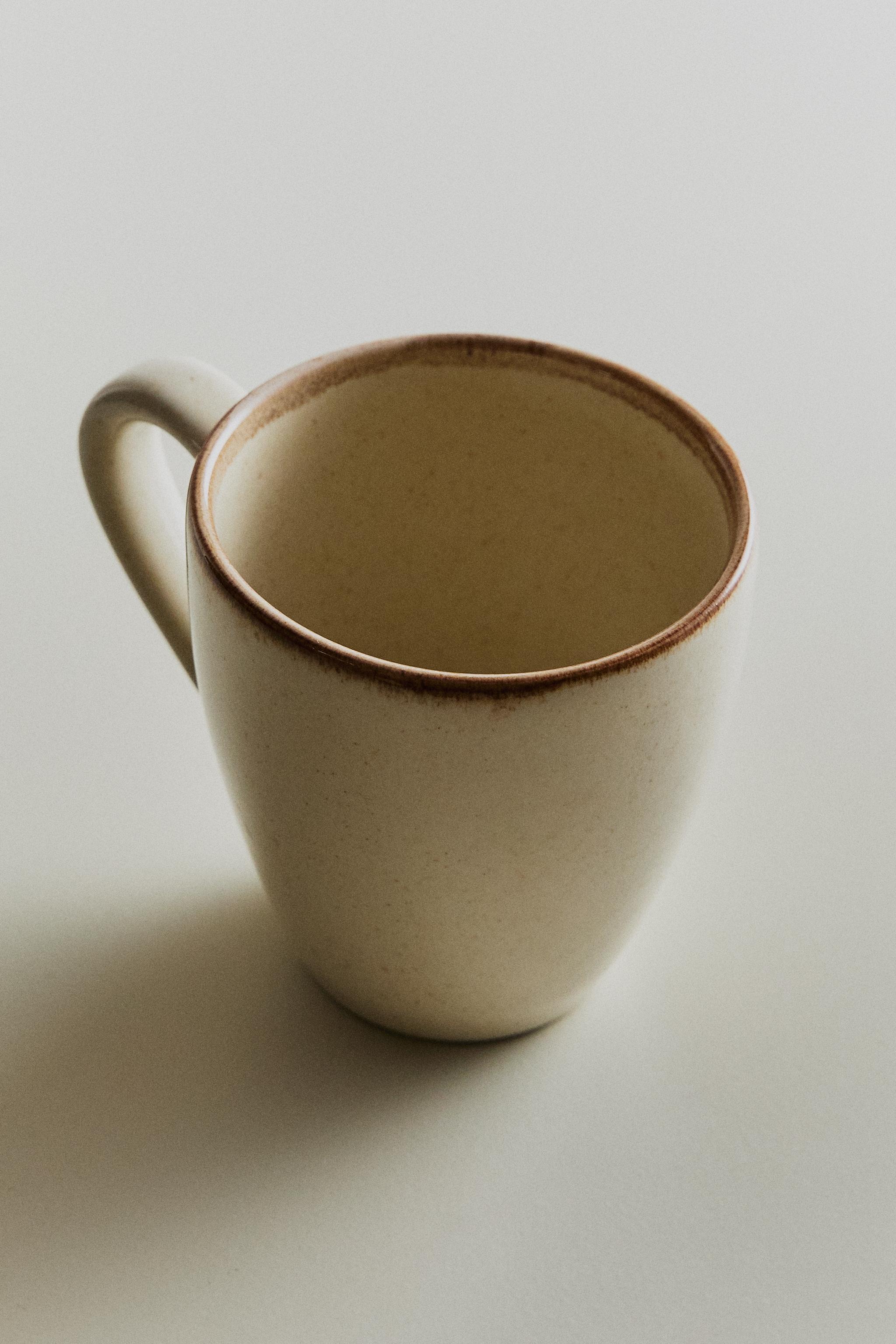 PORCELAIN MUG WITH ANTIQUE FINISH RIM
