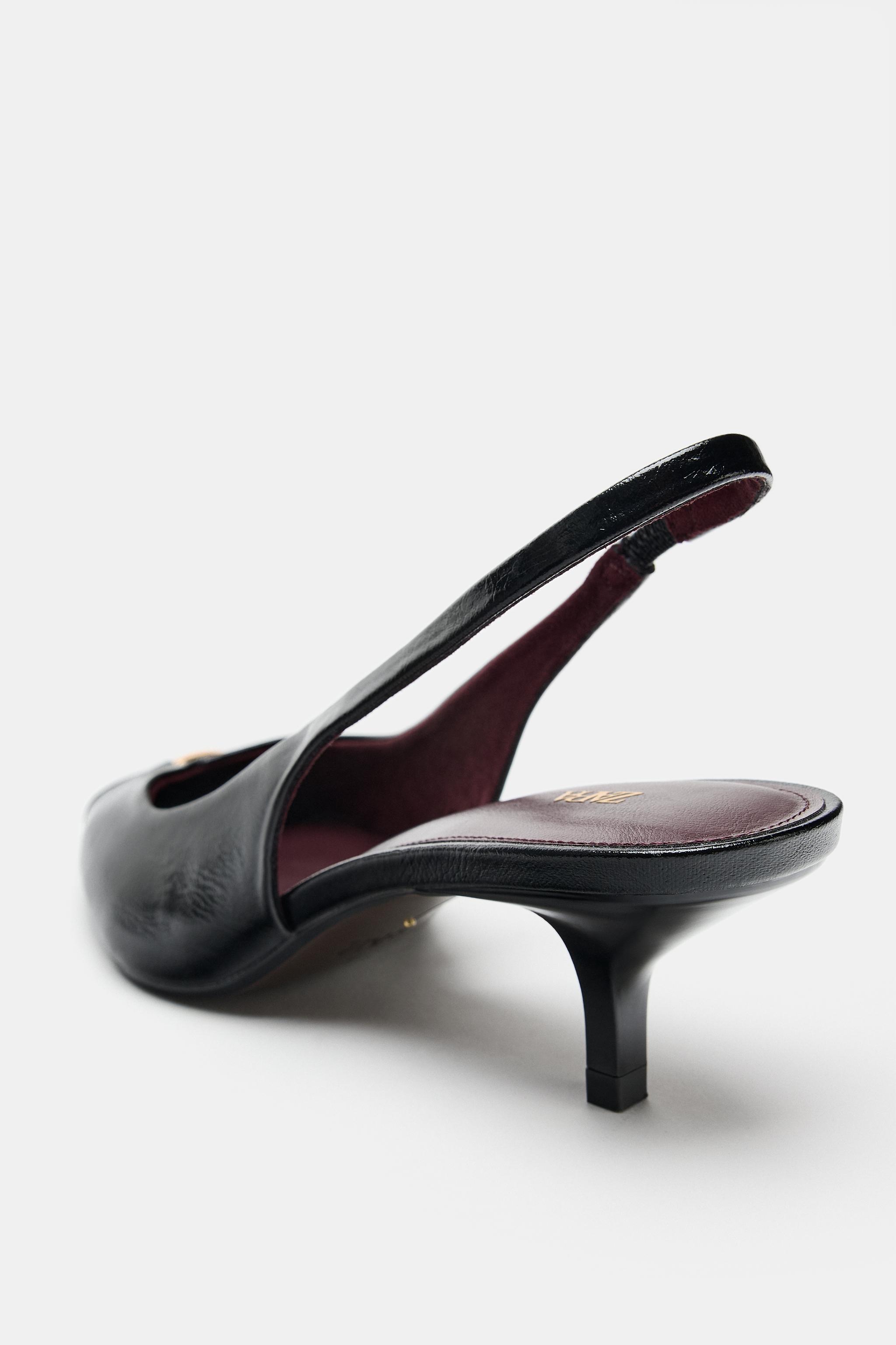 CHAUSSURE KITTEN DÉTAIL MÉTALLIQUE
