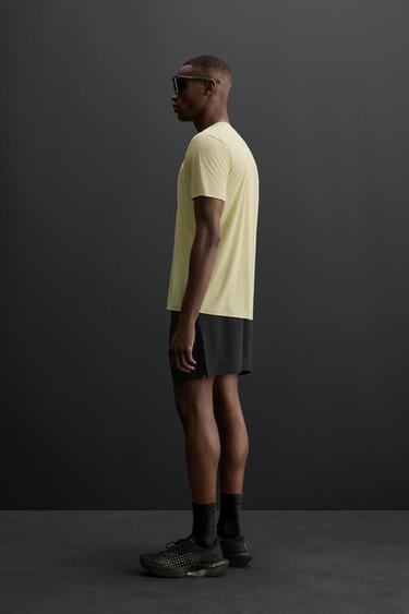 T-SHIRT TECHNIQUE LÉGER - Citron vert de Zara - Image 3