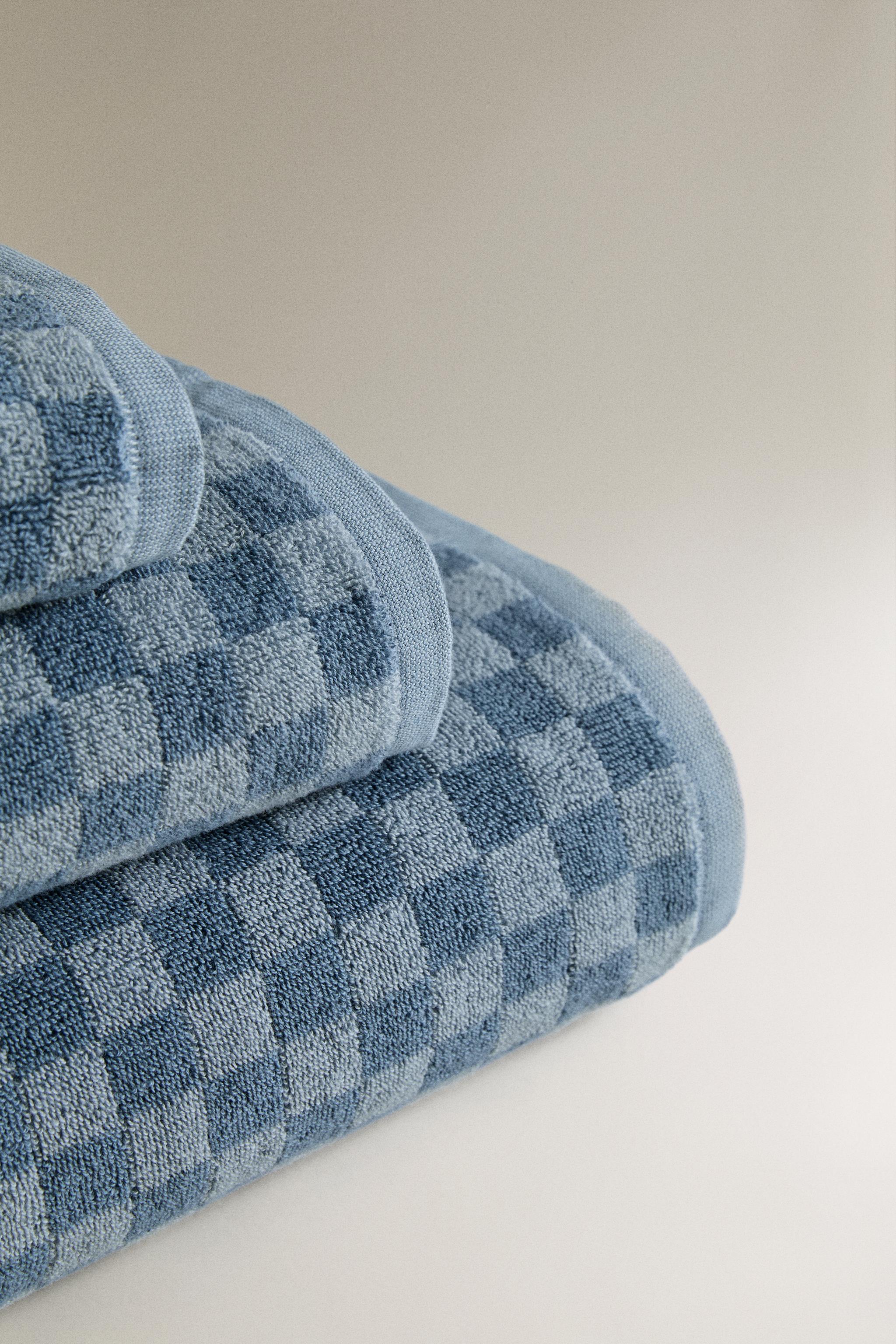 CHECKERBOARD BATH TOWEL — Blues