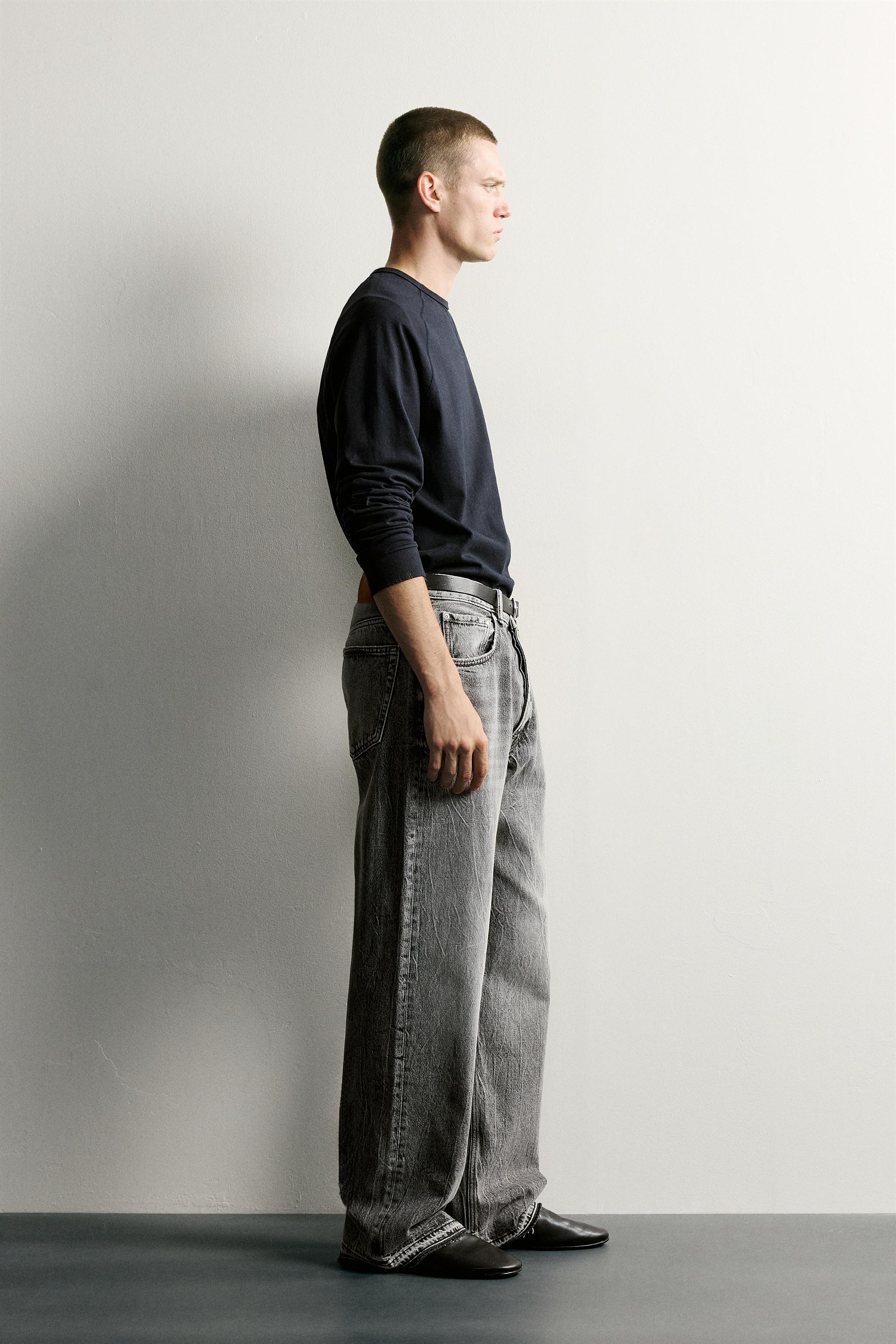 LOOSE-FIT JEANS