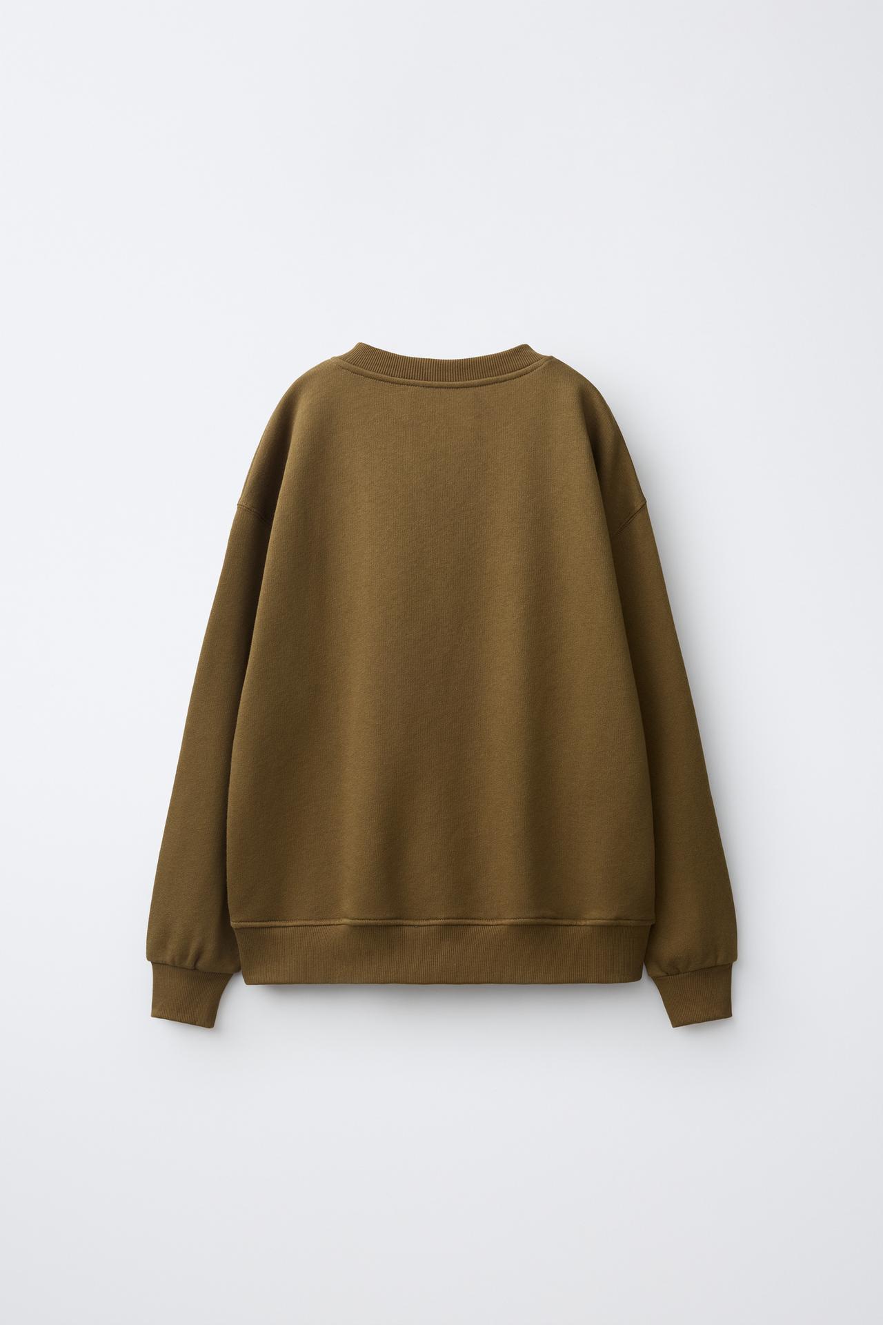 VARSITY TEXT PRINT SWEATSHIRT — Light khaki