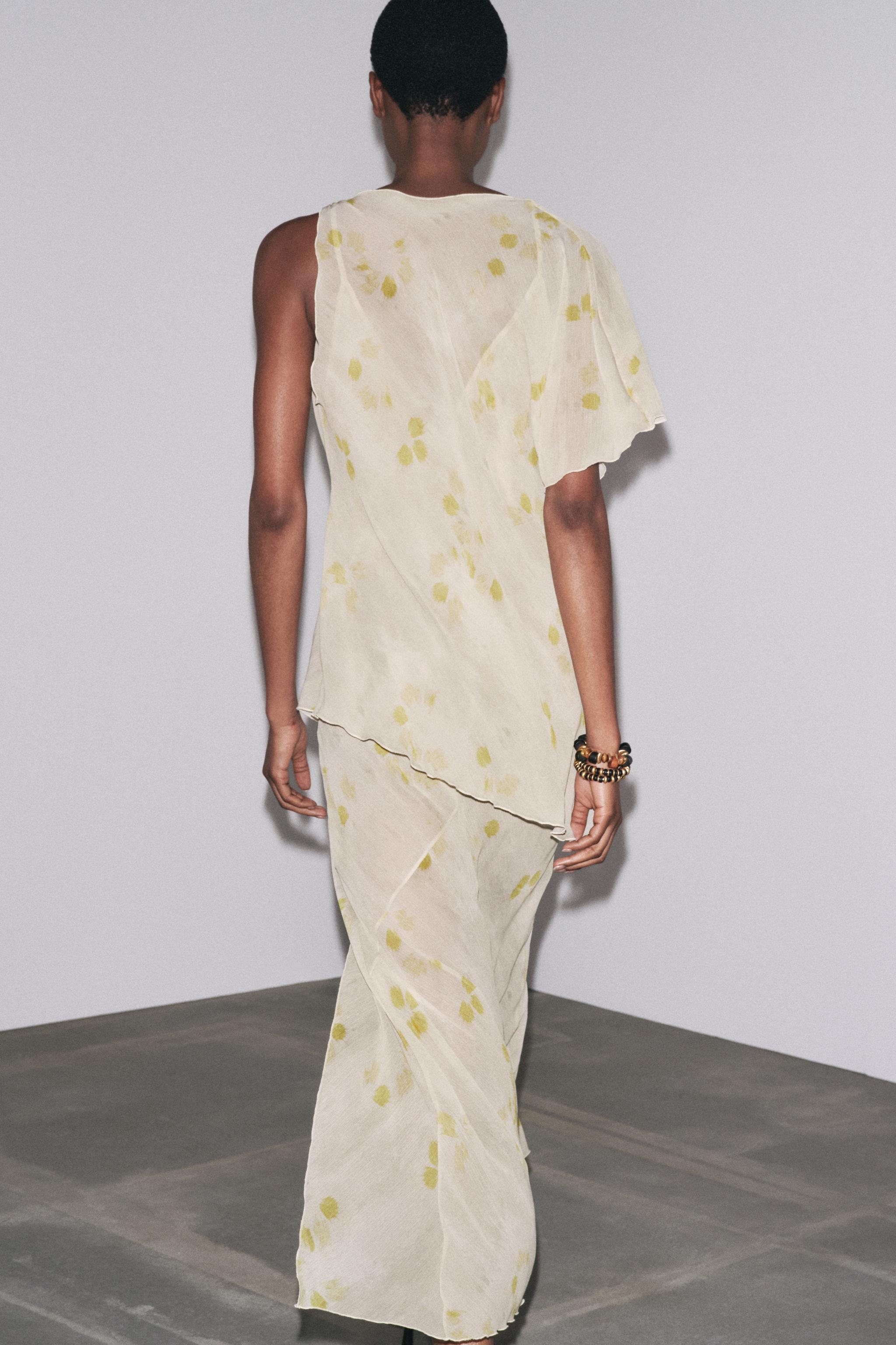 ZARA フラワープリント ケープワンピース 9048/812 FLORAL PRINT CAPE DRESS - Printed | ZARA United States