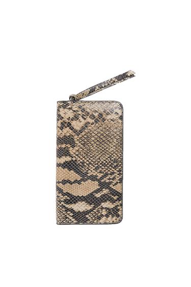 Snake print handbag in beige and black tones, with a strap in the same design, on a white background.