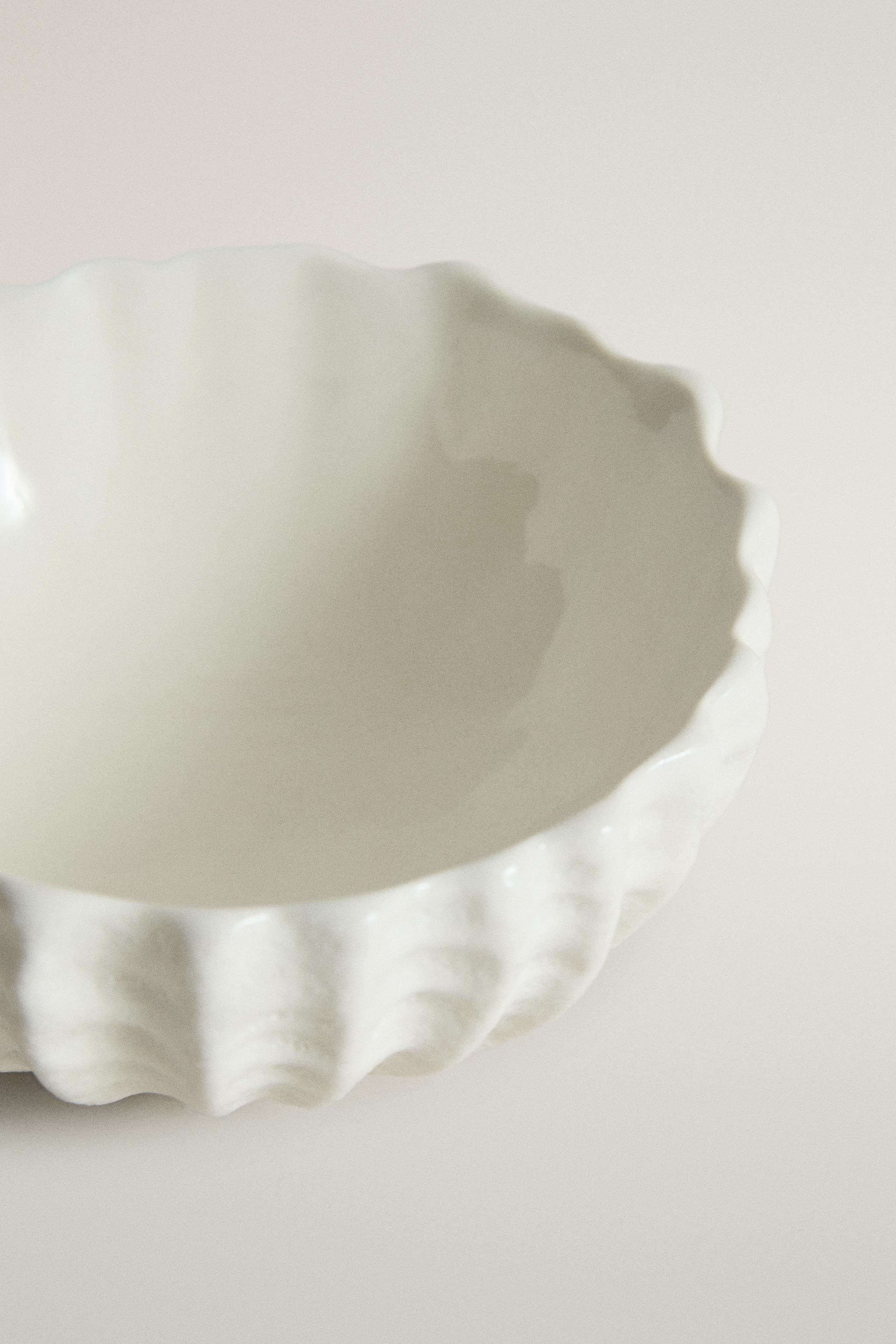 EMBOSSED SNACK BOWL