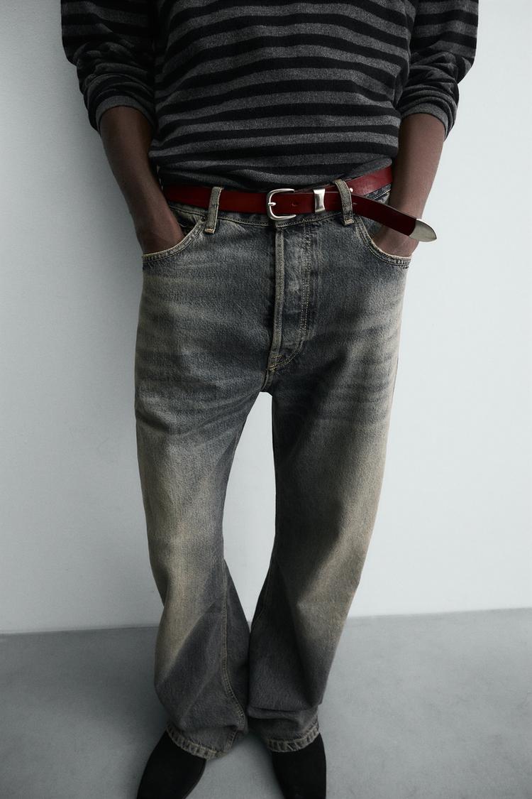 Порно қарайды және дірілдейді