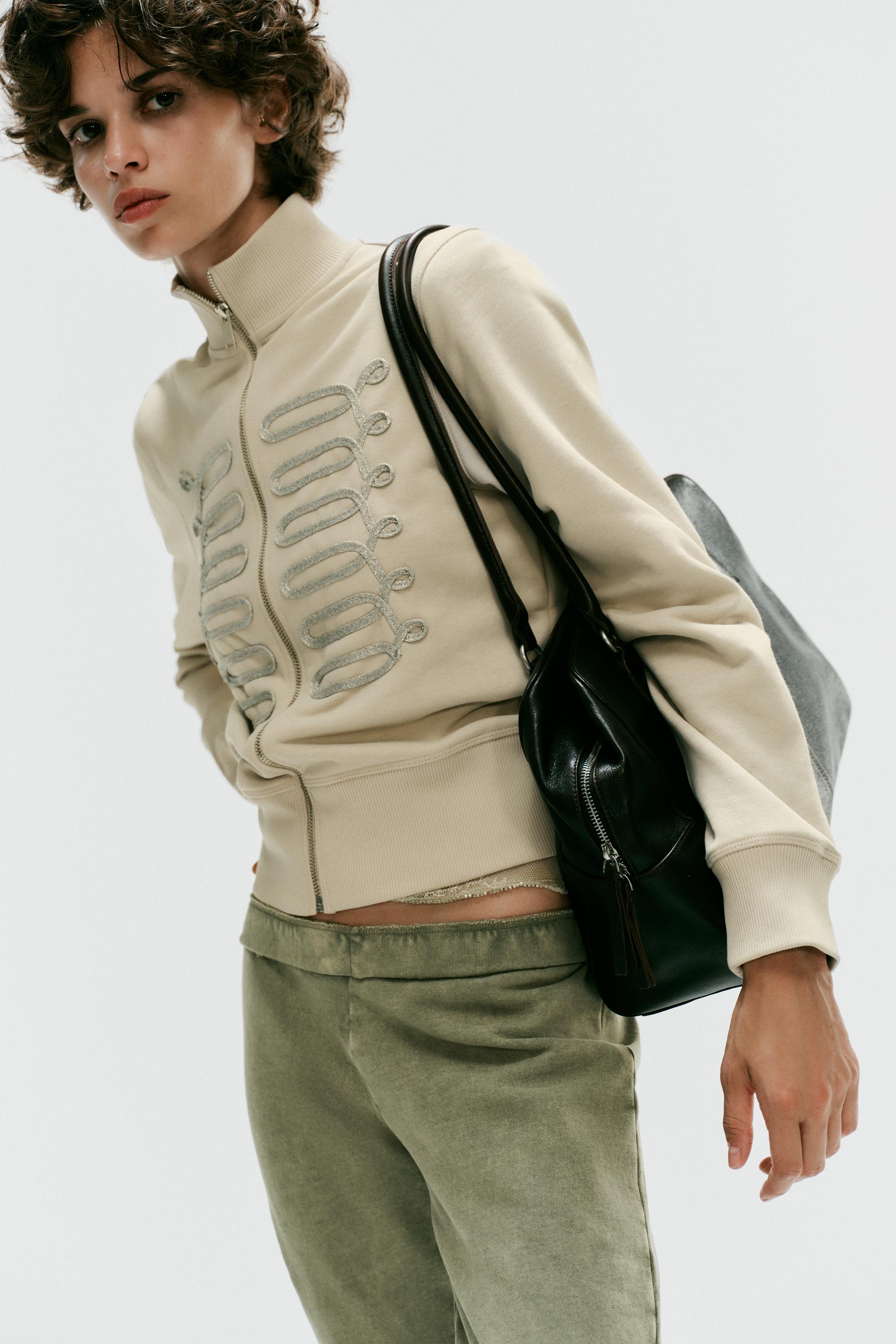 FROG FASTENING SWEATSHIRT