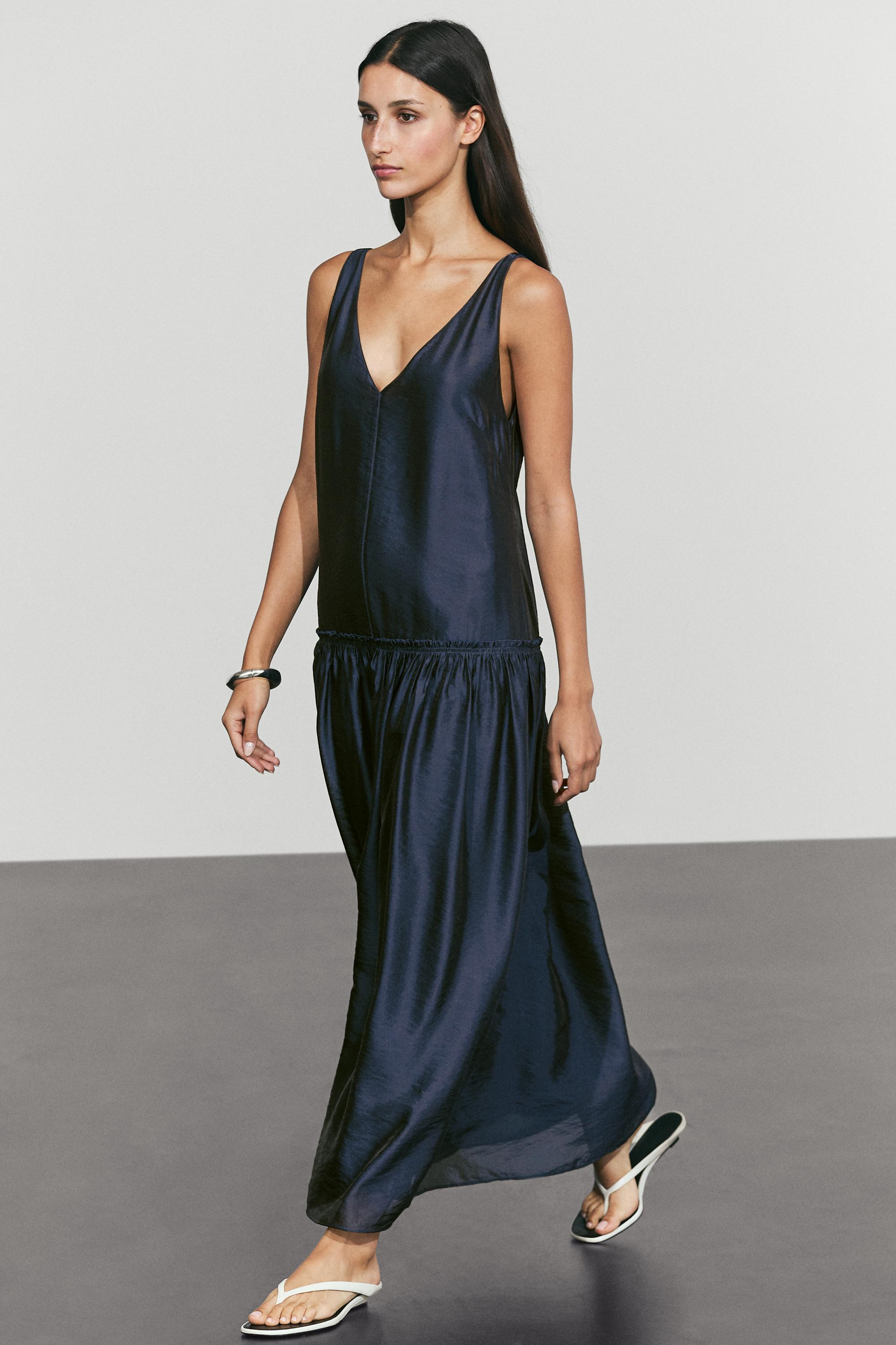 Flowing flared maxi dress — Mid-blue