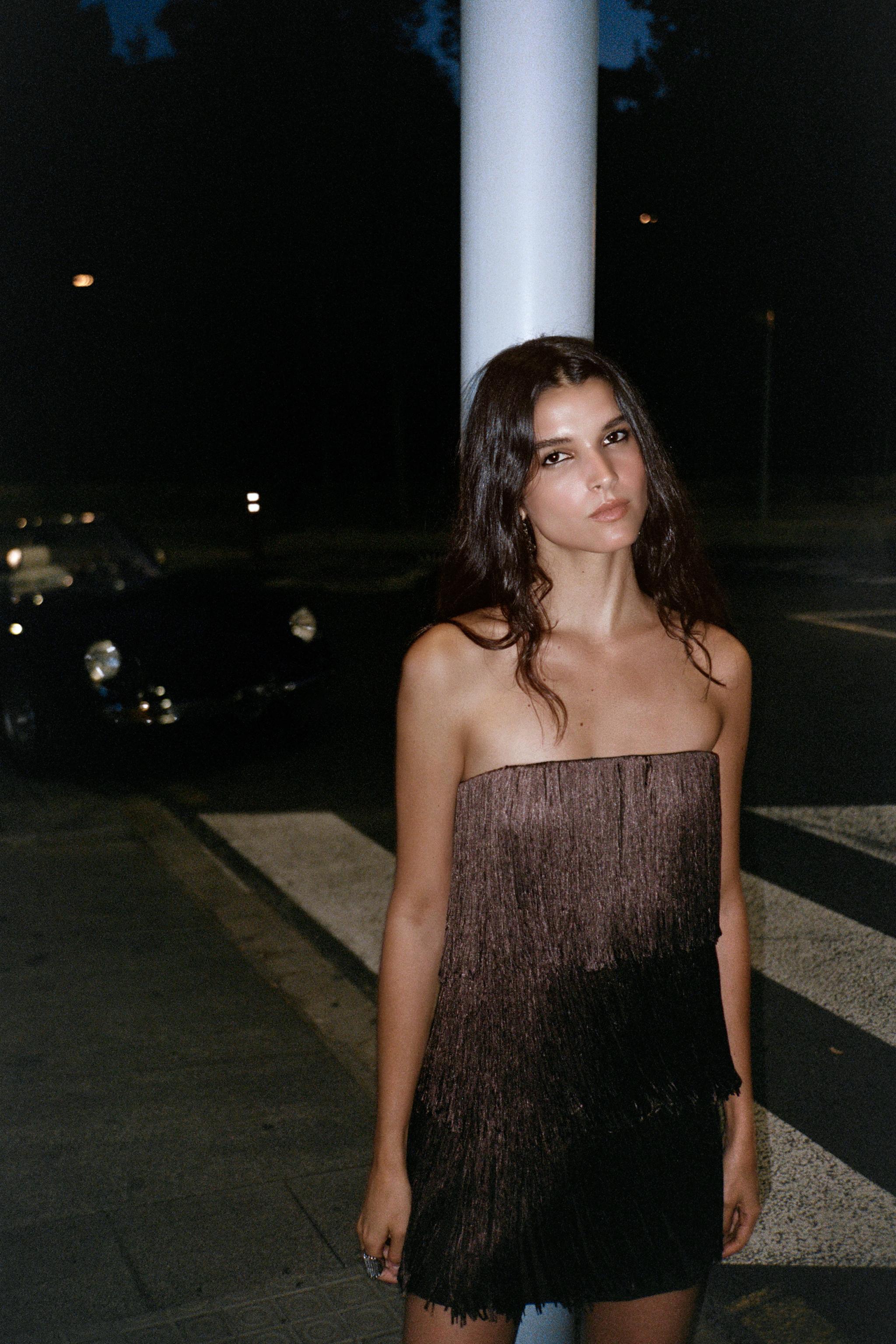 新品　ZARA ストラップレス　フラワーテクスチャーミニワンピース　ピンク 新品 ZARA ストラップレス フラワーテクスチャーミニワンピース